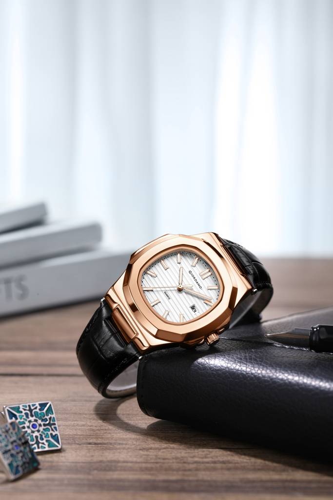Analog Wrist Watch For Men Stylish Metal Strap With Water Resistant 3 Hand Mechanism For Men And Boys To Complim : GZ-50104-02