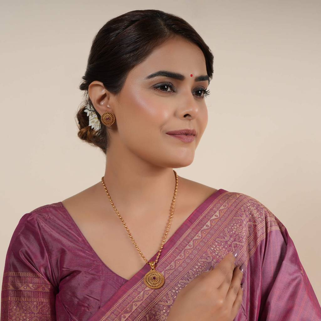 Cute Gold Finish Floral Ruby Stone Pendant Set : SJ032