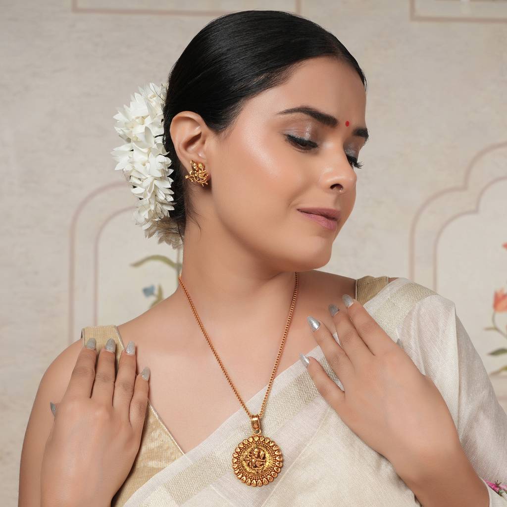 Stunning Antique Gold Plain Radha Krishna Pendant Set : SJ057