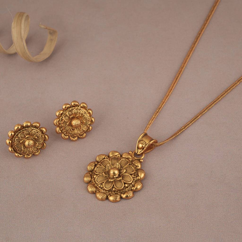 Cute Antique Gold Finish Floral Pendant Set With Stud Earring : SJ034