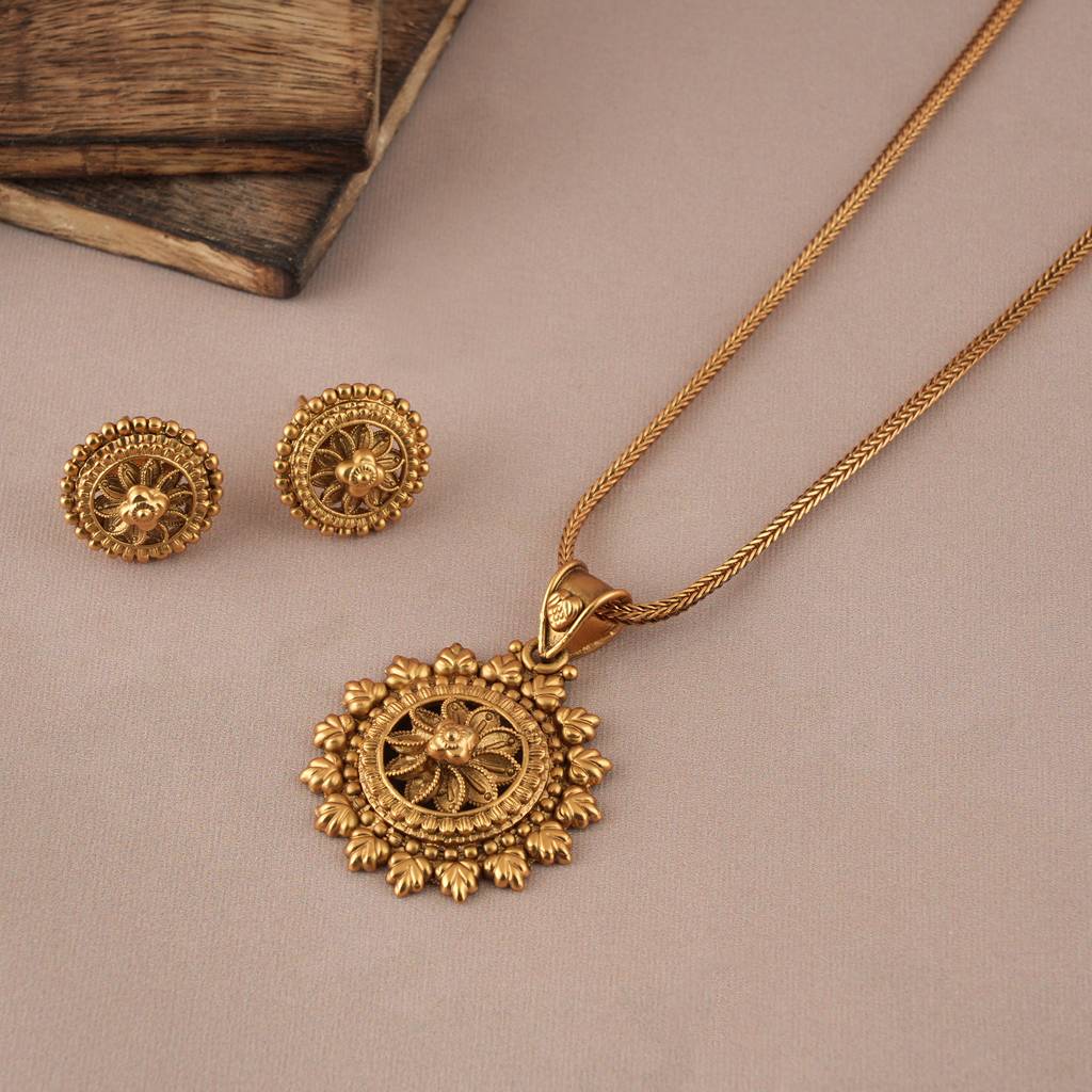 Cute Sleek Antique Gold Plated Pendant Set : SJ042