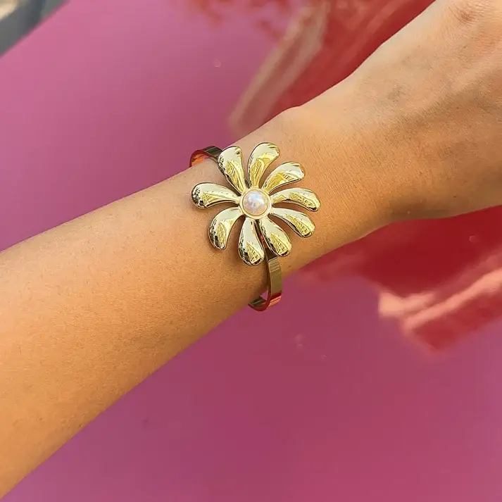 Golden Daisy Adjustable Cuff : BCLT003018