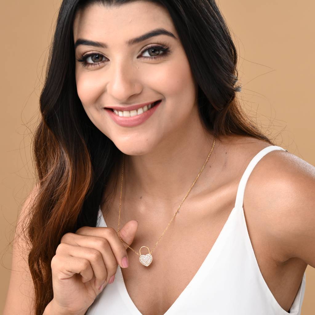 Heart Token Pendant Necklace : SLVR-P-31HeartTokenPendantNecklace