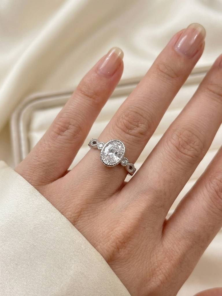 925 Pure Silver The Vintage Oval Bezel Ring : LR1268