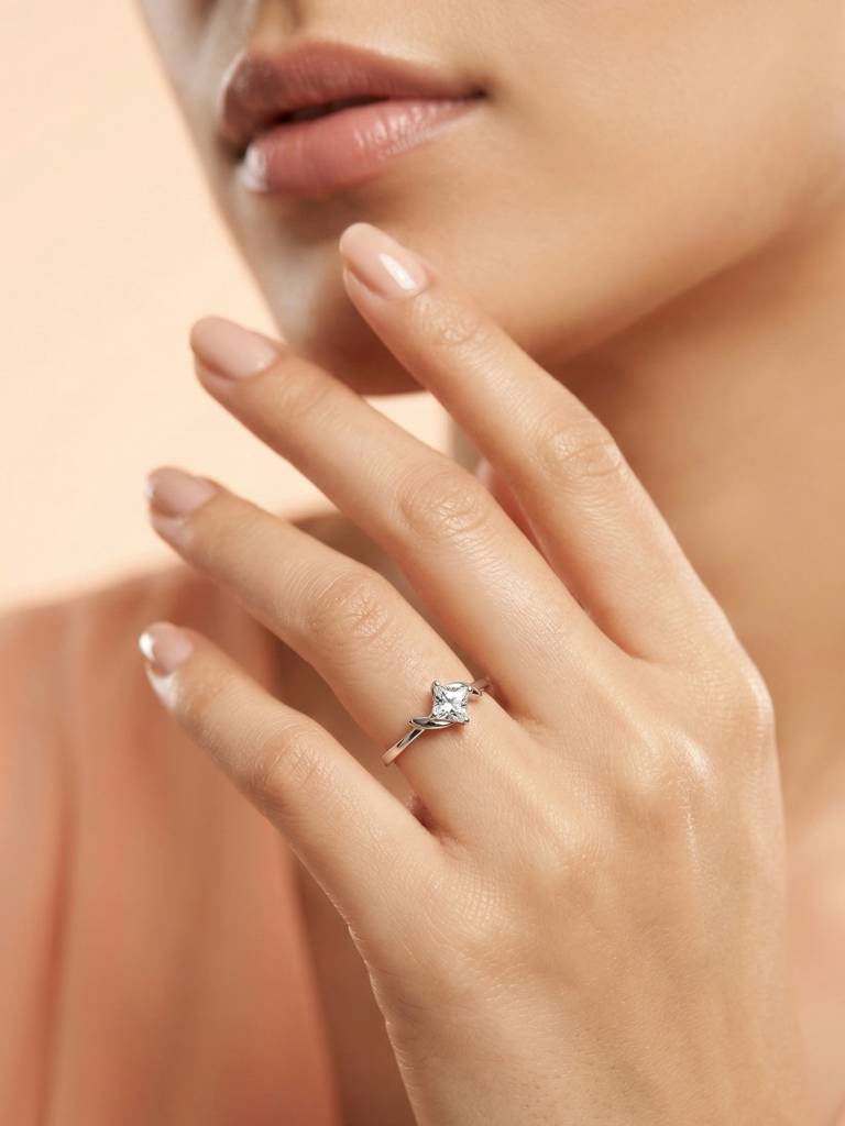 925 Pure Silver Solis Solitaire Rhodium Plated Zircon Ring : LR1371