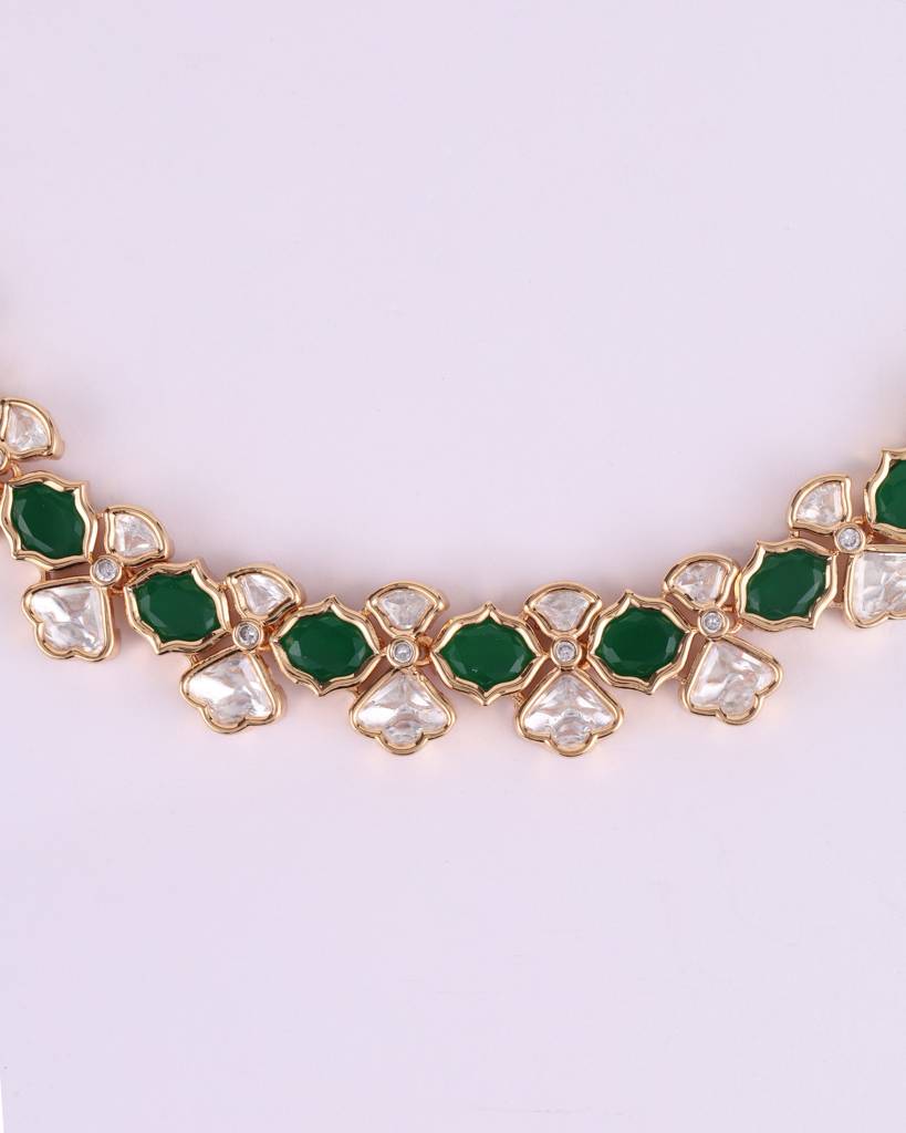 Trendy Flower Design Green Uncut Kundan Stone Antique Gold Plated Brass Choker Necklace Set With Maang Tikkka For Wo : 01NS708