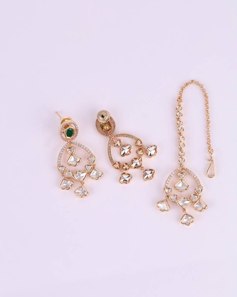Trendy Flower Design Green Uncut Kundan Stone Antique Gold Plated Brass Choker Necklace Set With Maang Tikkka For Wo : 01NS708