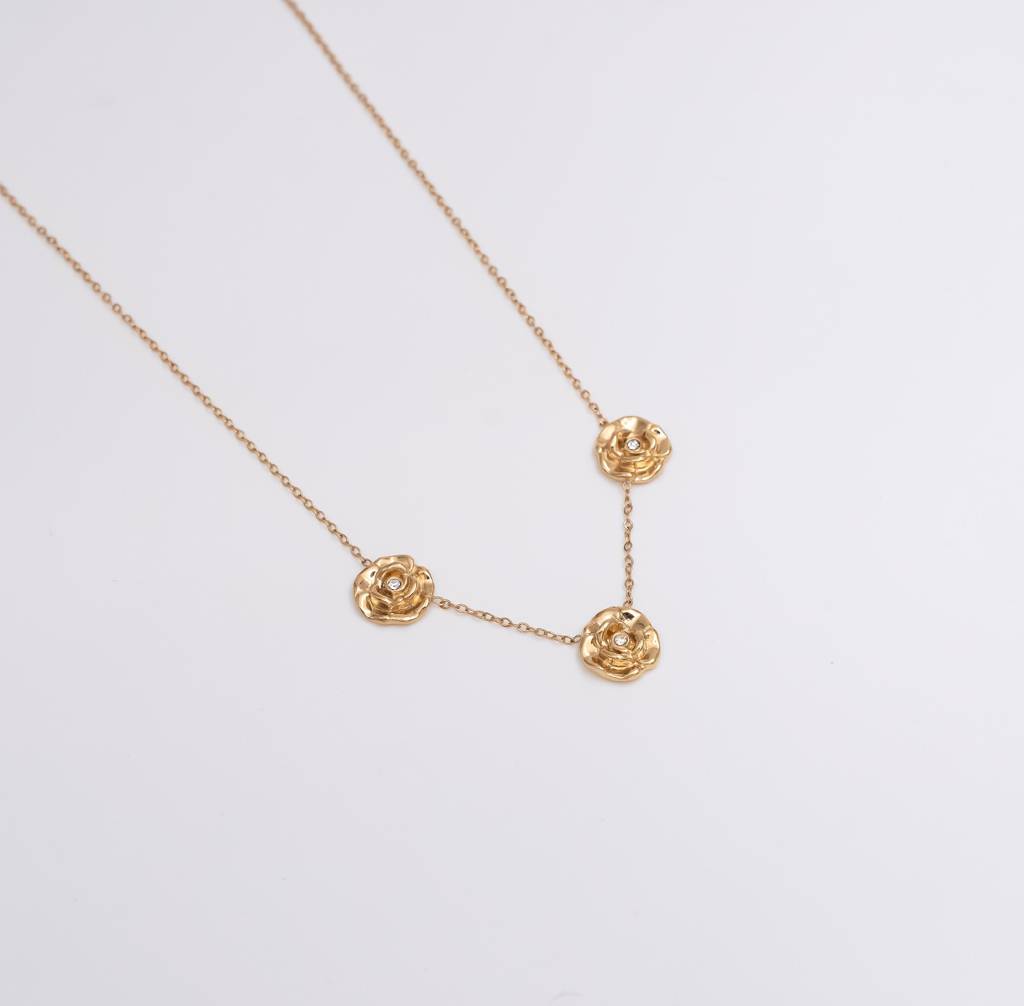 Trio Rosette Necklace : C2-N04