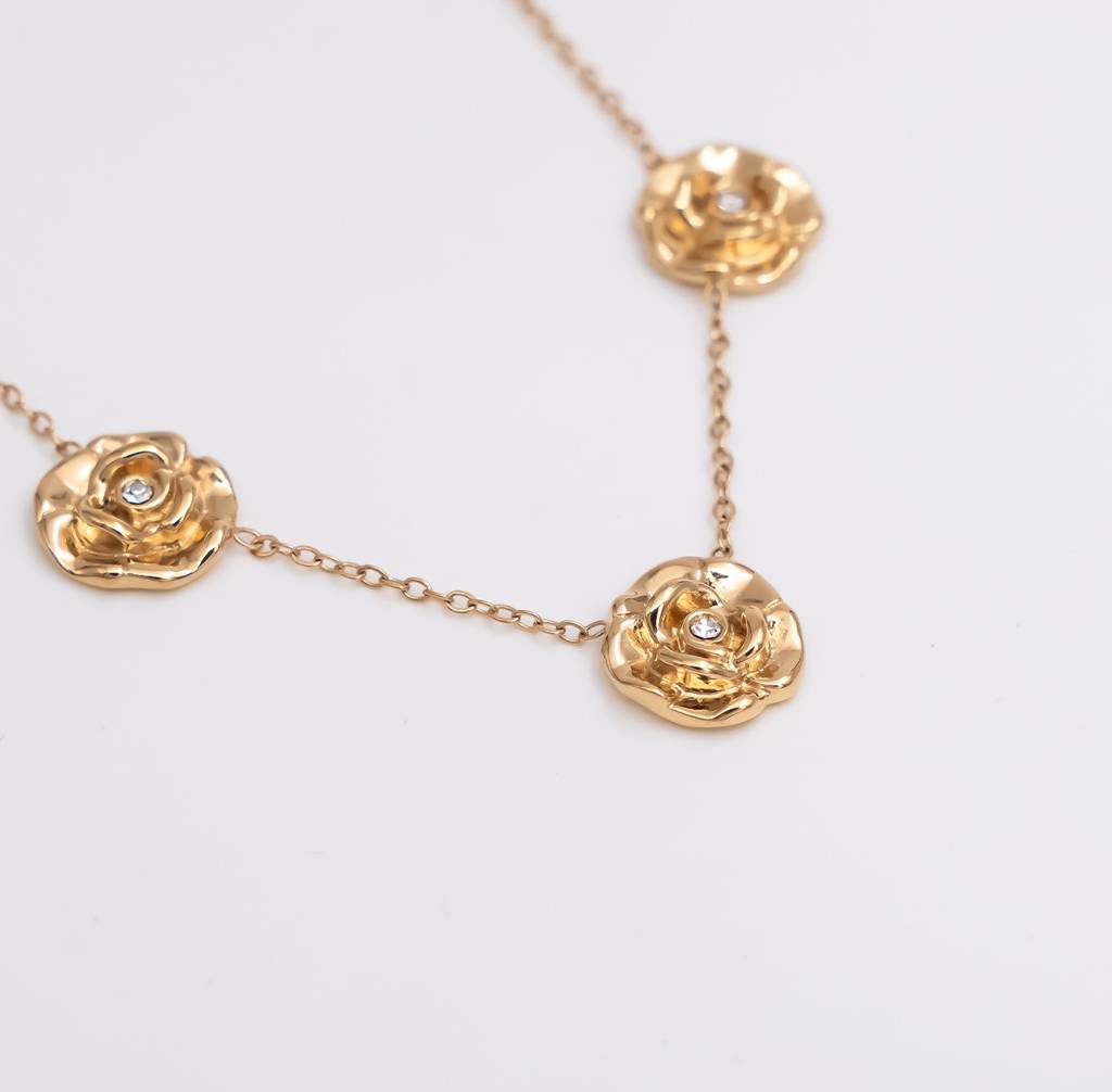 Trio Rosette Necklace : C2-N04