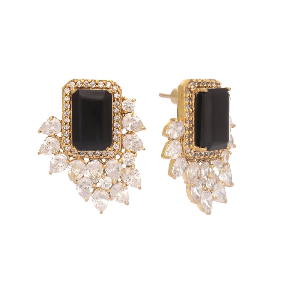 Noir Spark Studs : YI24A0401E