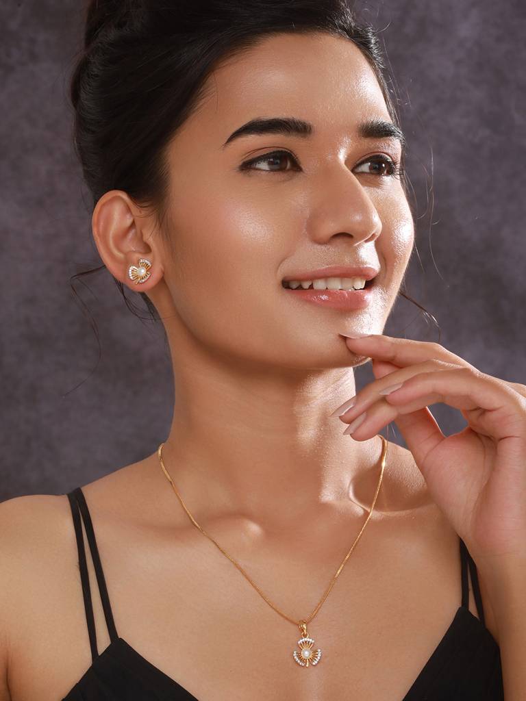 Gold Plated Ad Studded Pendant With Earrings And Chain : NL-JS24-40401