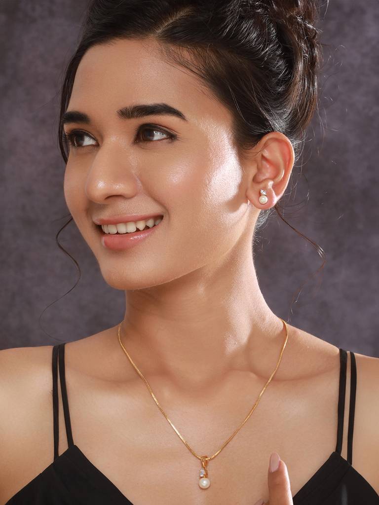 Gold-Plated Ad Studded Pendant With Earrings And Chain : NL-JS24-40403