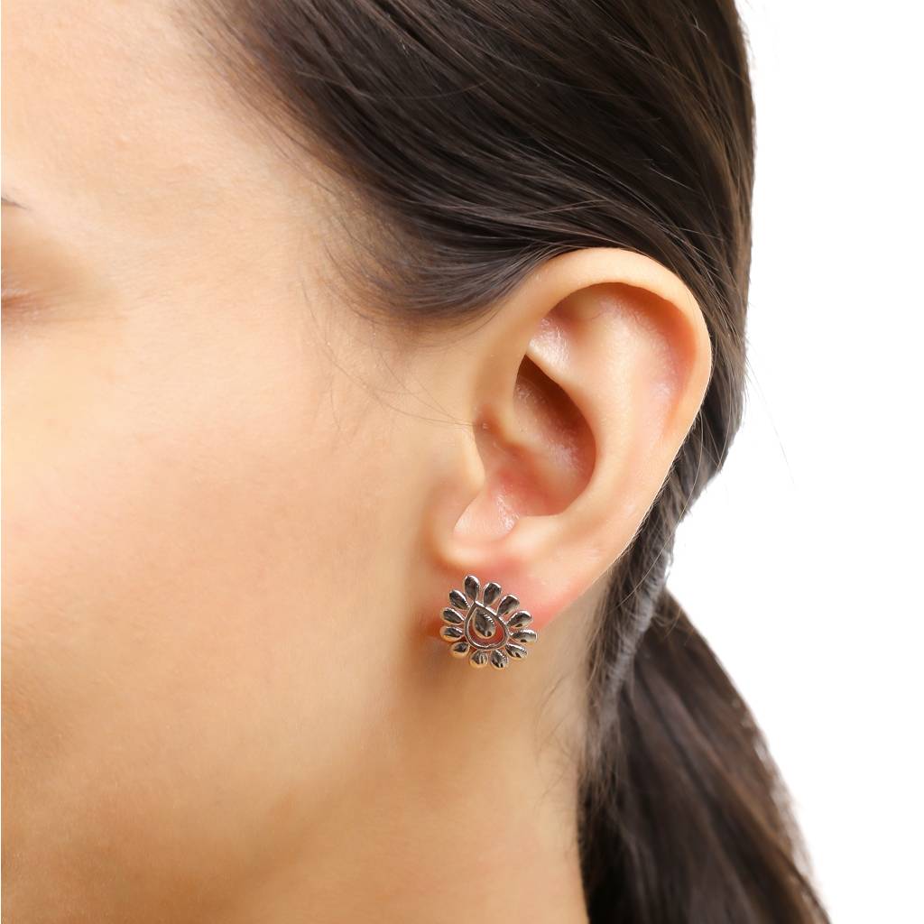 Iski Uski 925 Sterling Silver Floral Plain Silver Stud Earrings