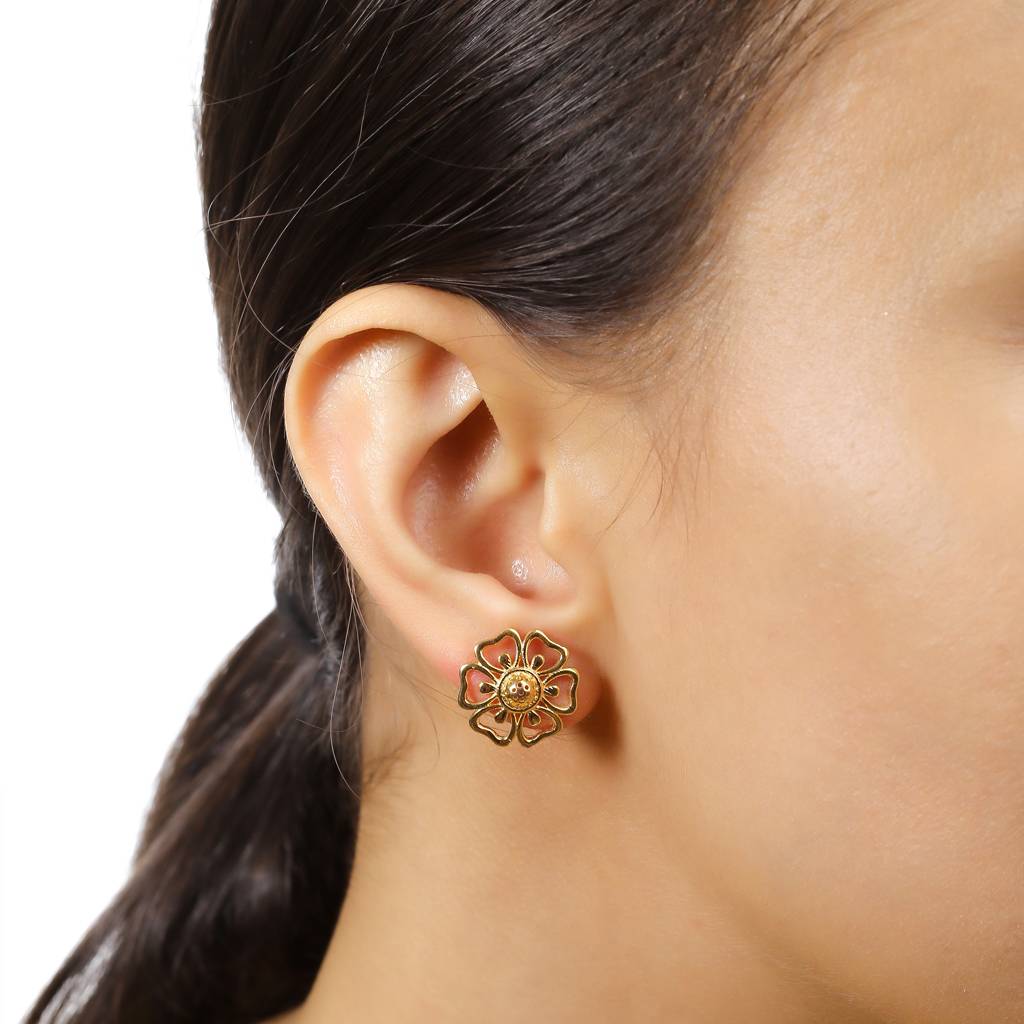 Iski Uski 925 Sterling Silver Flower Silver Stud Earrings