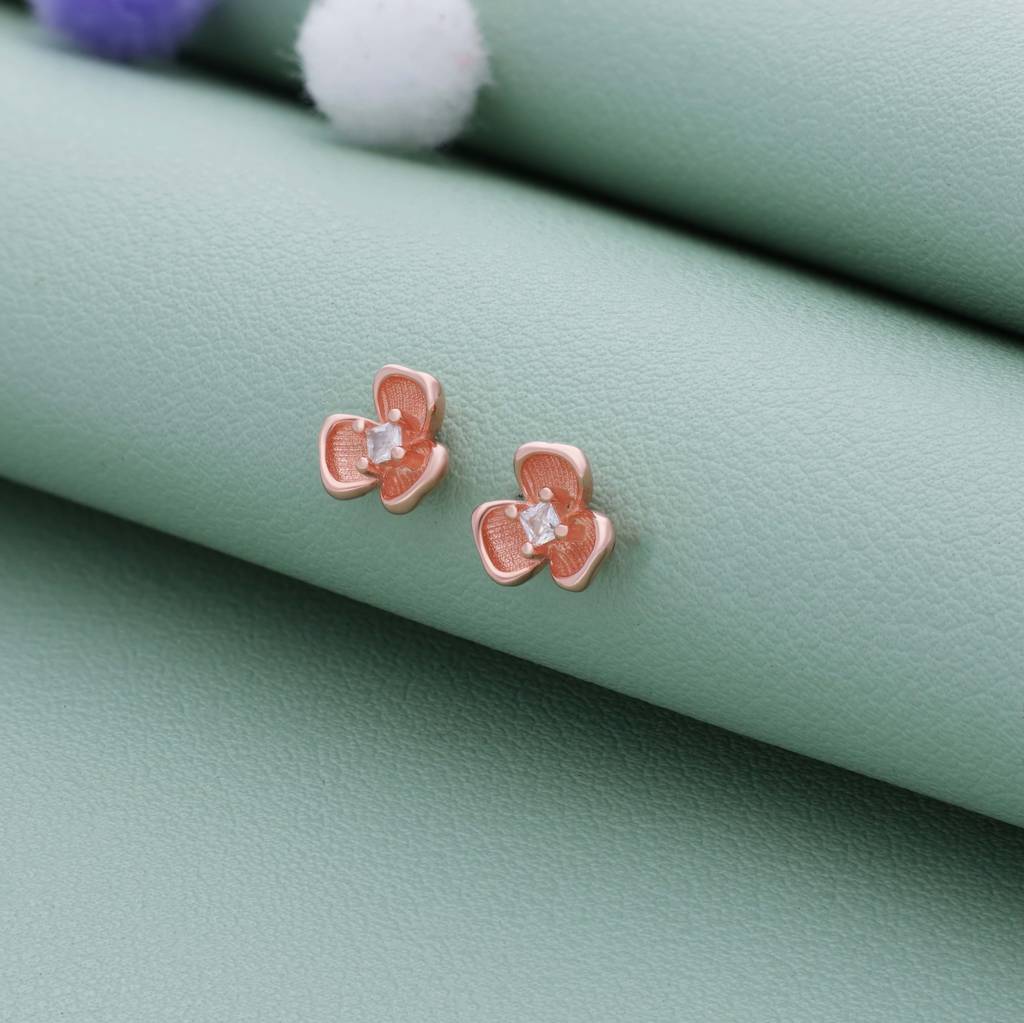 Eternz Certified Jewellery - Iyal Hearty Charm Flower 925 Silver Stud Earring