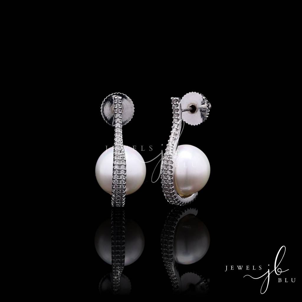 Aninda Fresh Water Pearl And American Diamond Anti Tarnish Studs : 100853