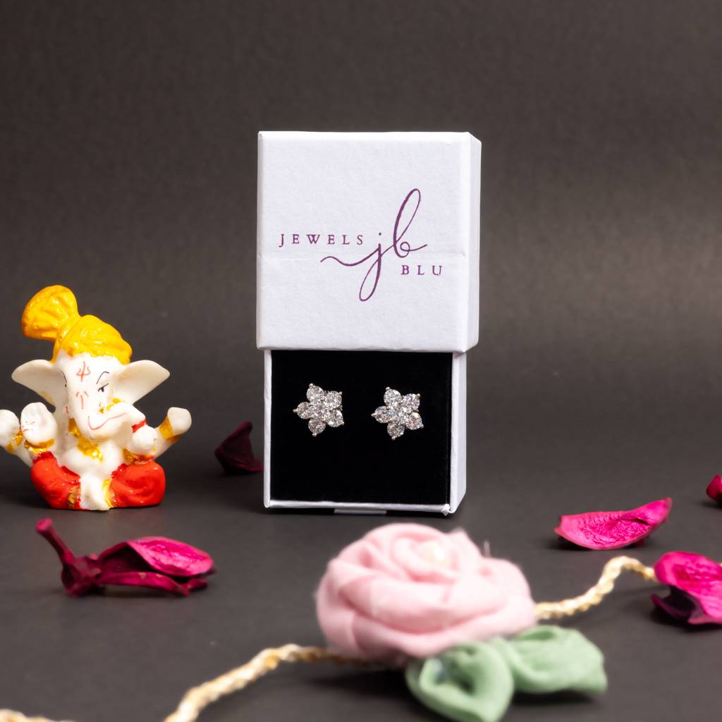 6 Petal Floral Arsiya Everyday Anti Tarnish Studs : 100878