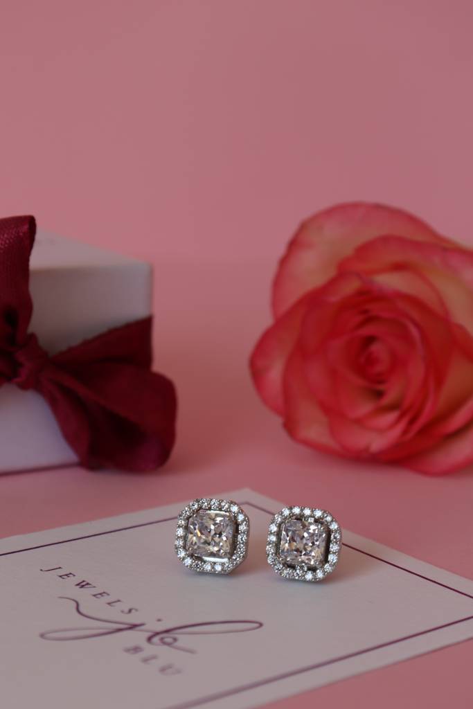 Cushion Cut Solitaire Anti Tarnish Everyday Studs : 100884