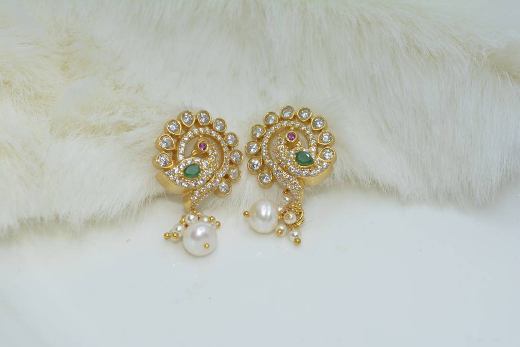 Shimmering Exquisite Peacock Earring : 1011