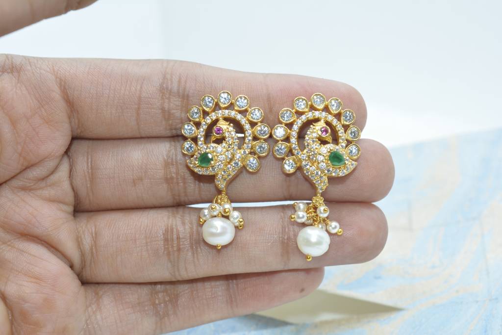 Shimmering Exquisite Peacock Earring : 1011