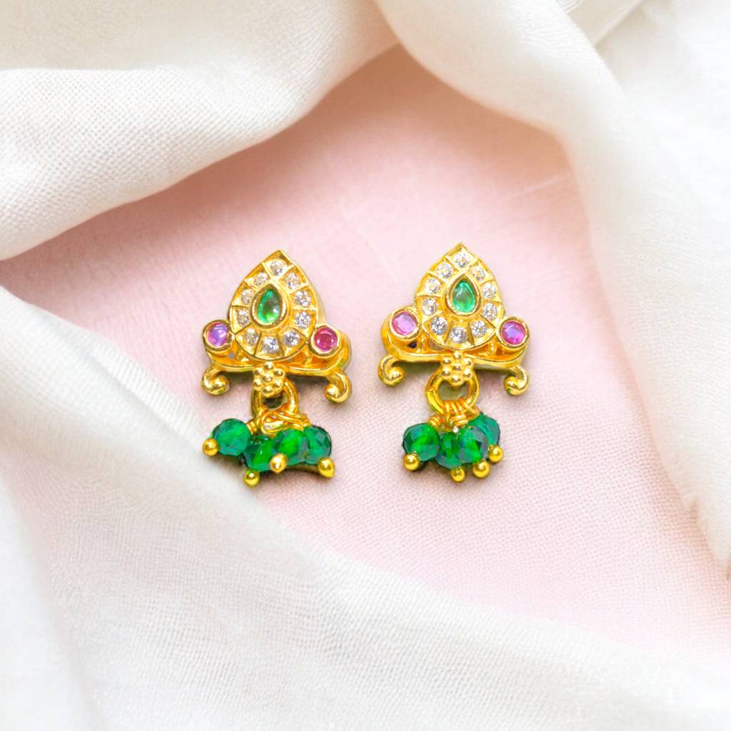 Enchanting Leaf-Inspired Earrings : 1012