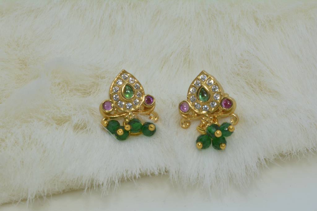 Enchanting Leaf-Inspired Earrings : 1012