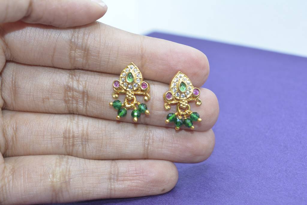 Enchanting Leaf-Inspired Earrings : 1012