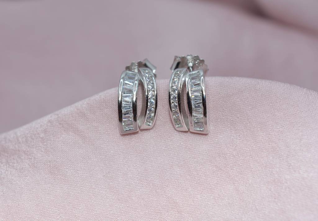 Breathtaking Baguette Earring : 1027