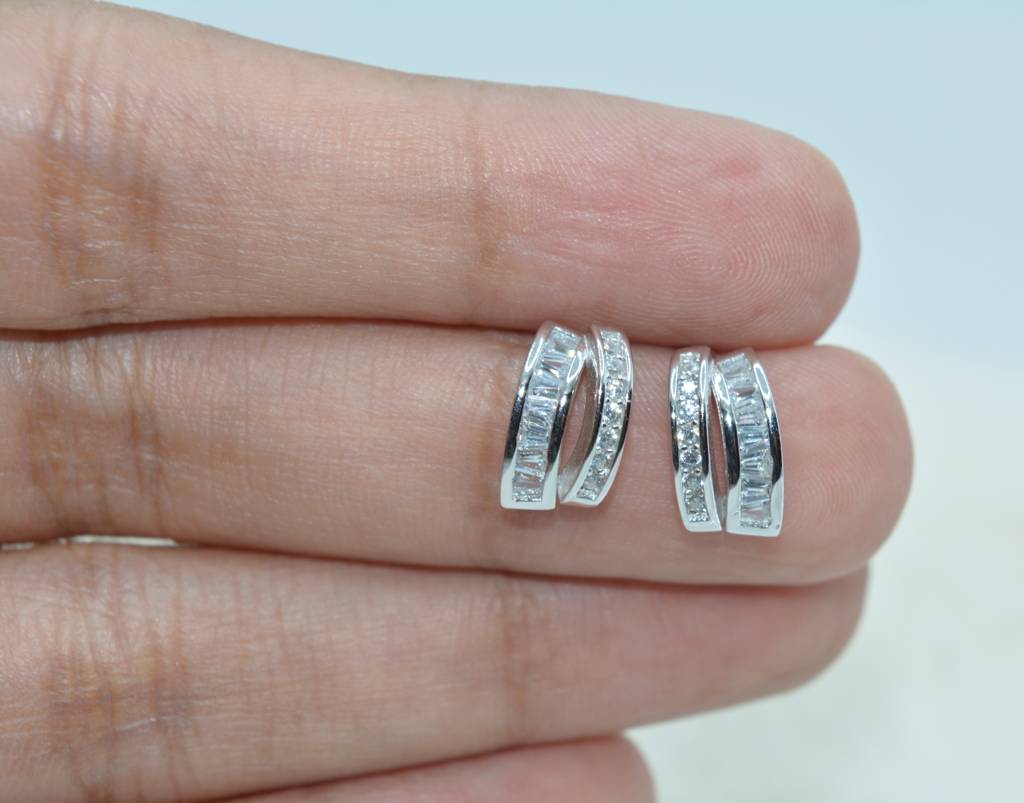 Breathtaking Baguette Earring : 1027