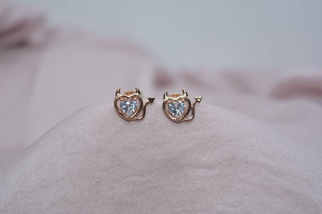 Mischievous Heart Earring : 1029