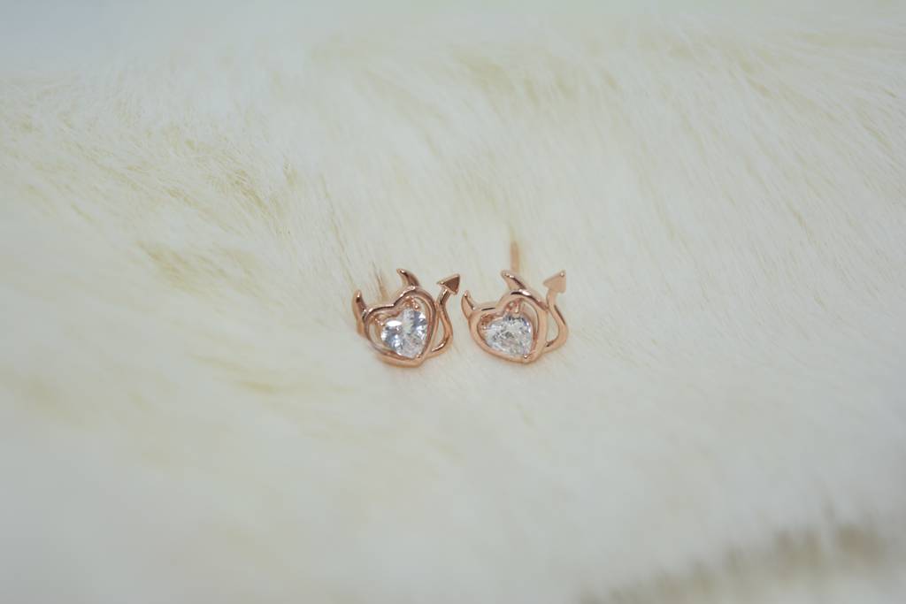 Mischievous Heart Earring : 1029