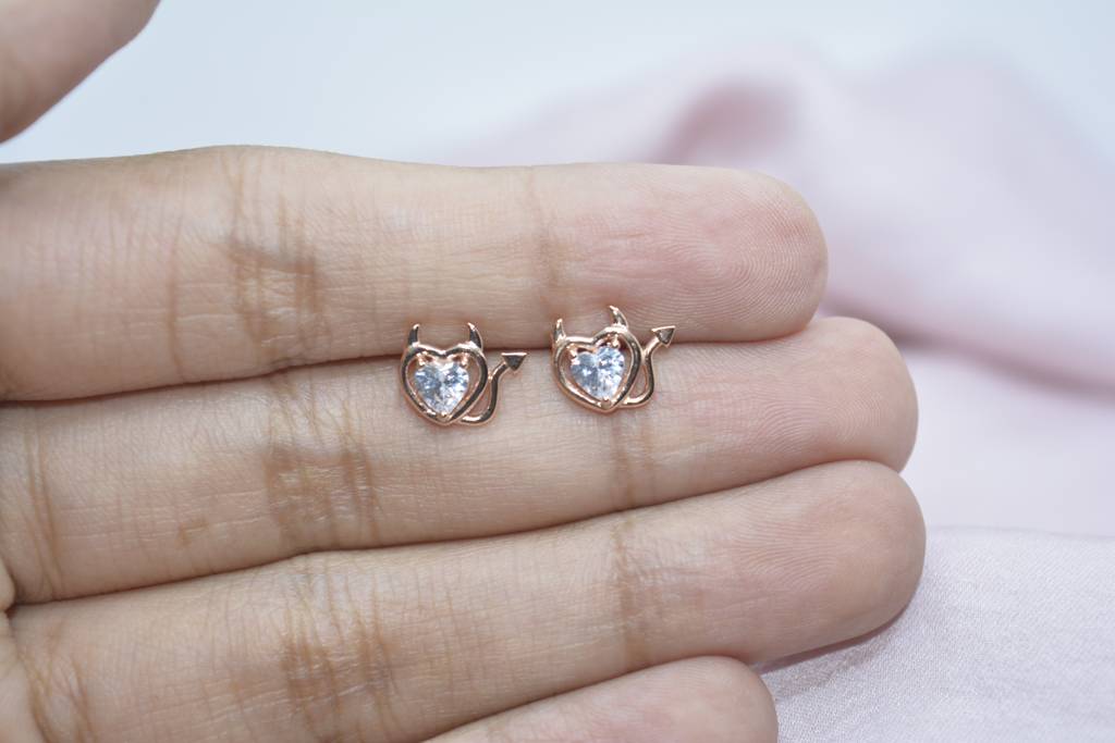Mischievous Heart Earring : 1029