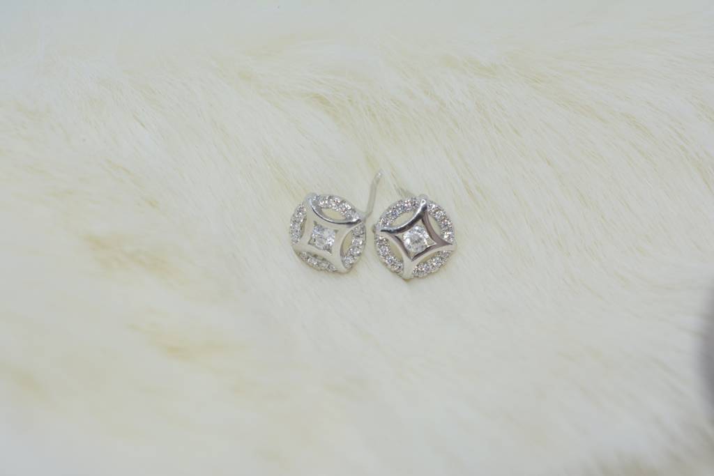 Shimmery Metal Earring : 1042