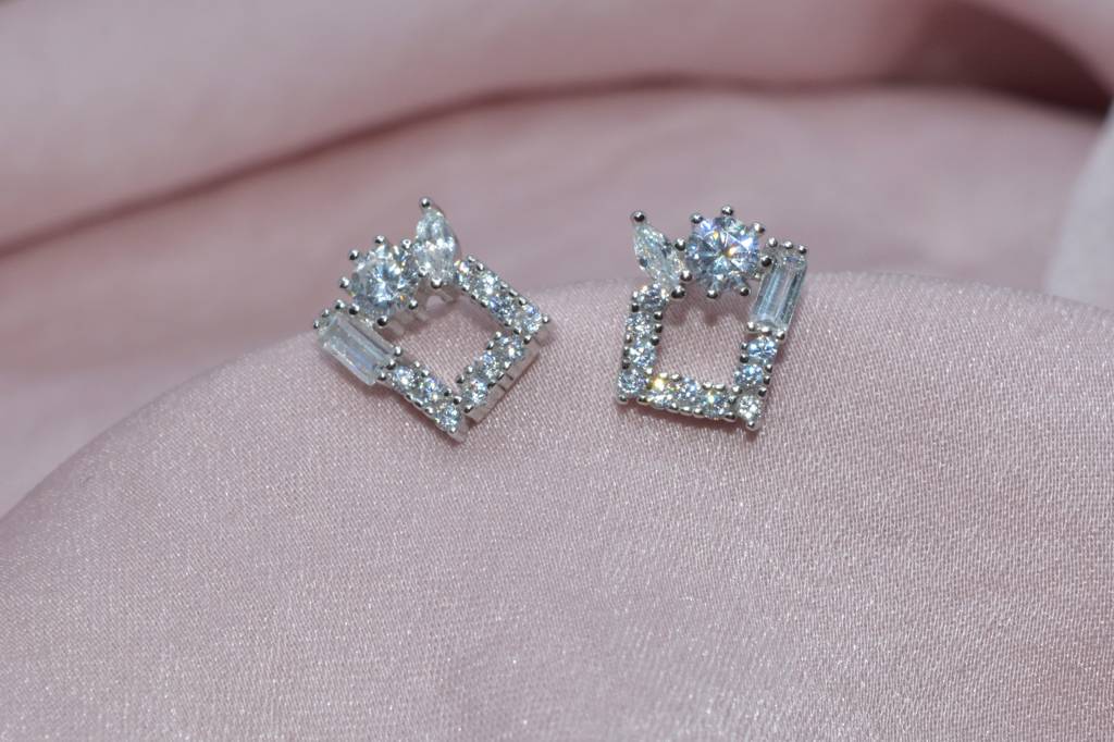 Rectangular Frame Earring : 1044