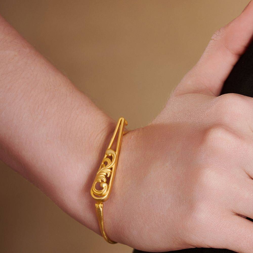 Gold Acanthus Openable Bangle