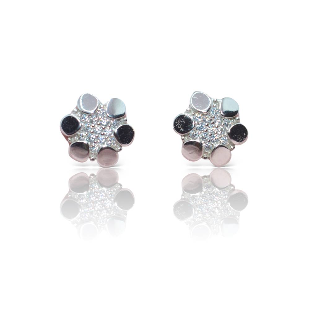 Metallic Floral Delight Earring : 1077