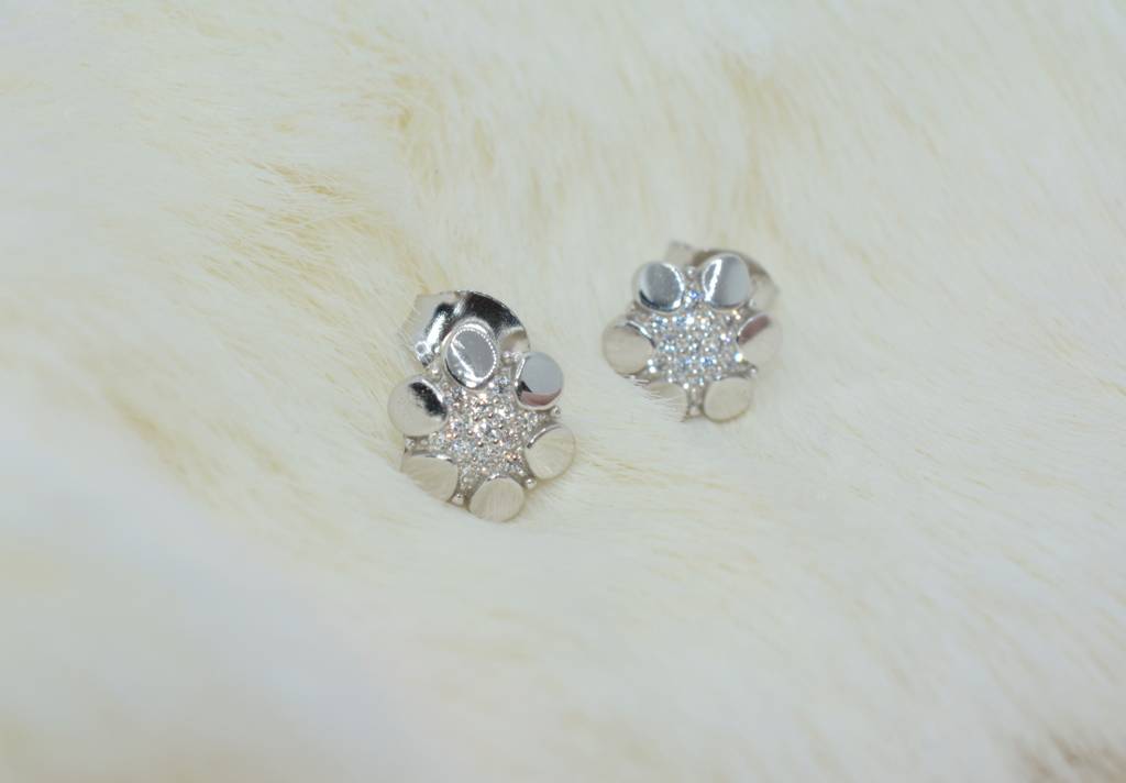 Metallic Floral Delight Earring : 1077