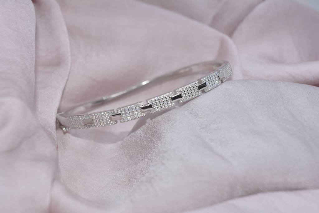 Geometry'S Grace Oval : 1083