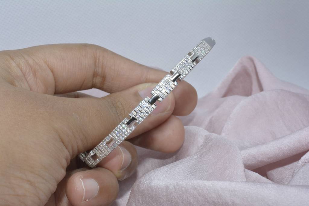 Geometry'S Grace Oval : 1083