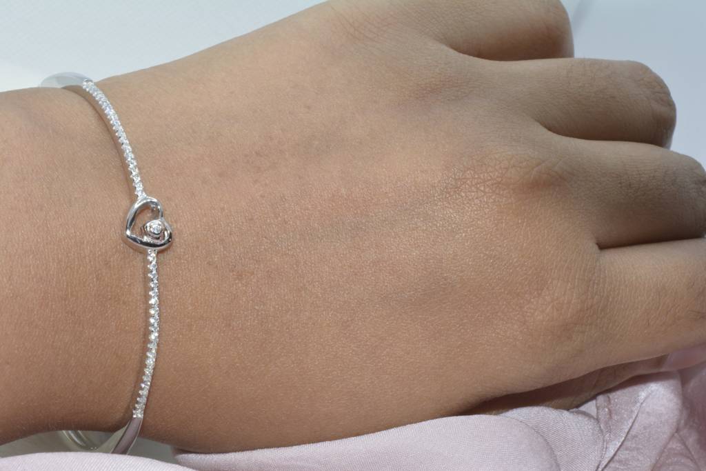 Heart Embrace Oval : 1091