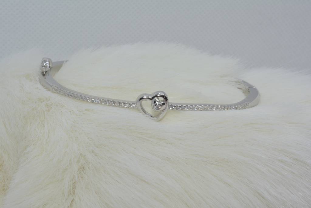 Heart Embrace Oval : 1091