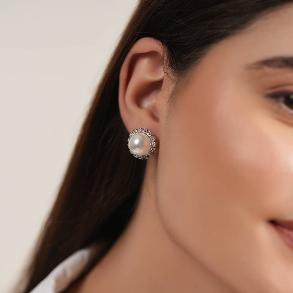 Stunning Round Pearl Diamond Stud : SJ149
