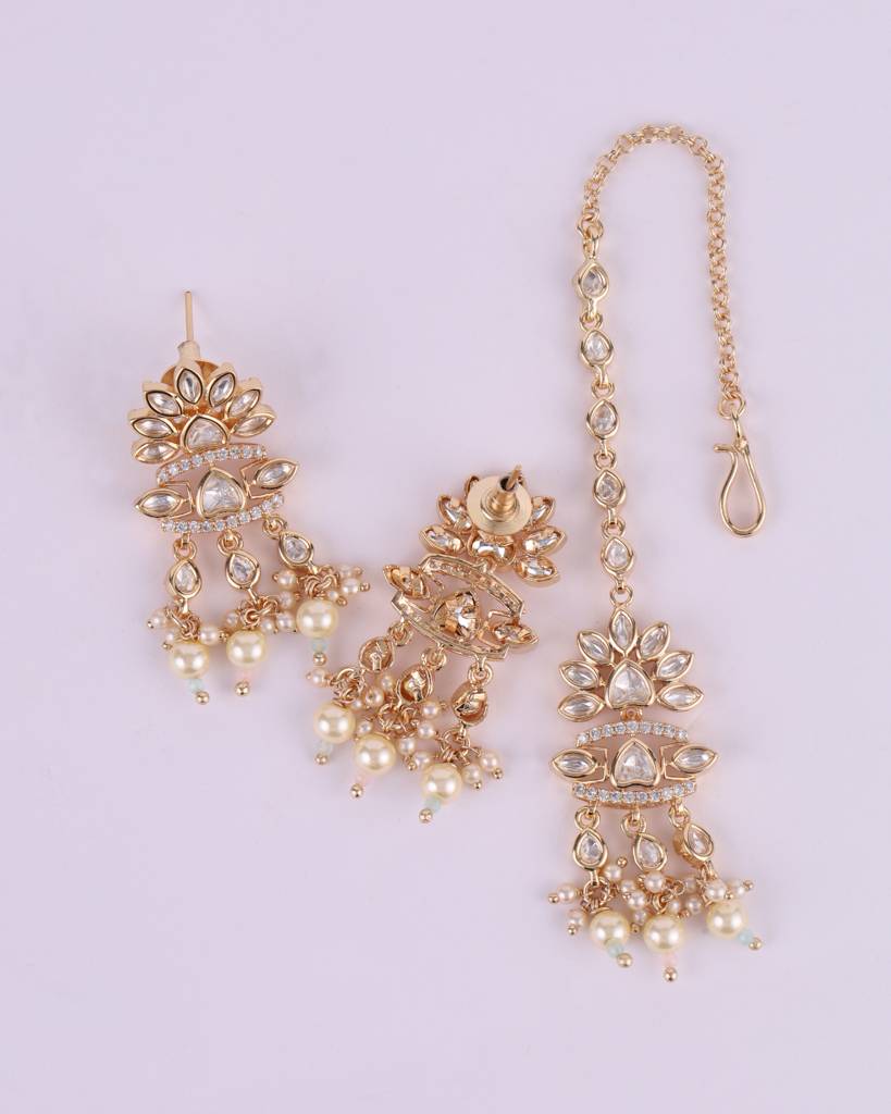 Glimmery Cz Studded Latkan Pearl Uncut Kundan Stone Rose Gold Plated Brass Choker Necklace Set With Maang Tikkka For : 10NS517