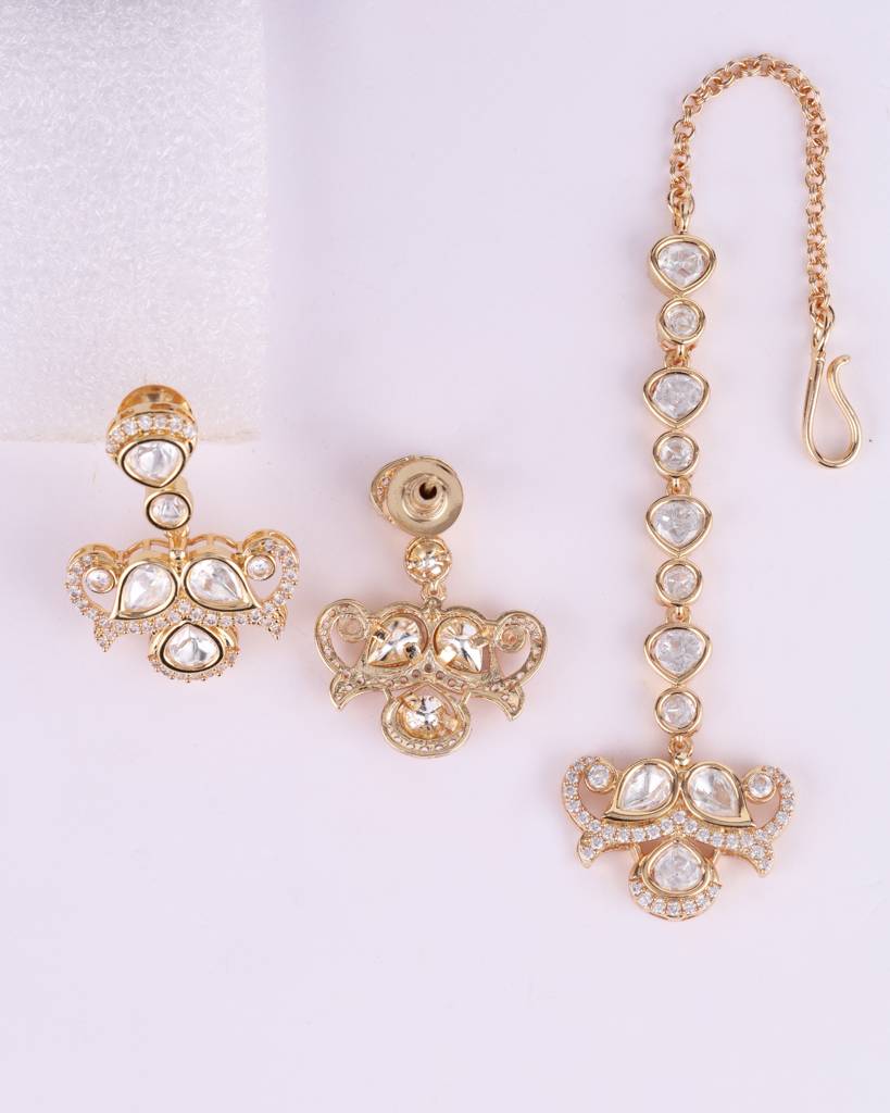 Splendid Round And Paisley Shape Cz Studded Uncut Kundan Stone Rose Gold Plated Brass Choker Necklace Set With Maang : 10NS723