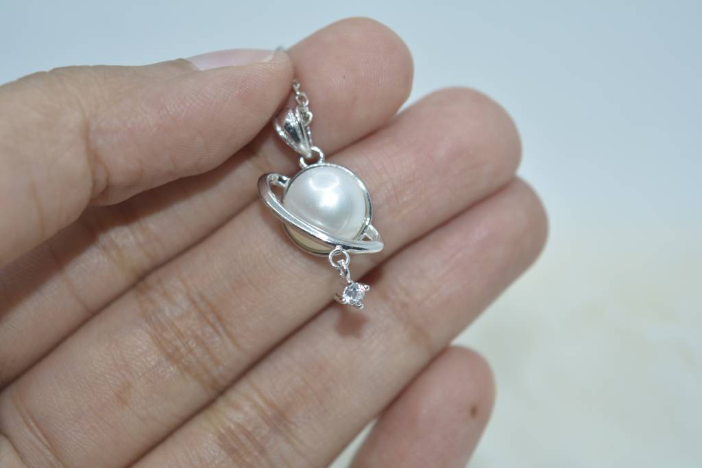 Saturn Pearl Pendant : 1101