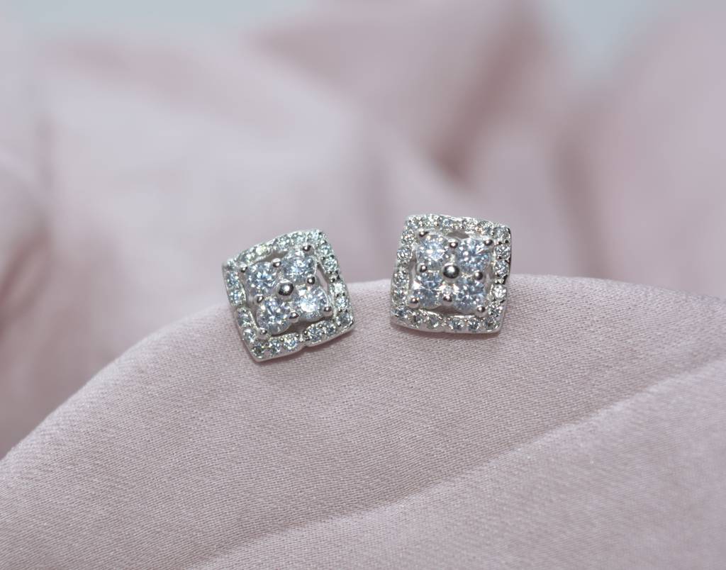 Blossoming Square Halo Earrings : 1113