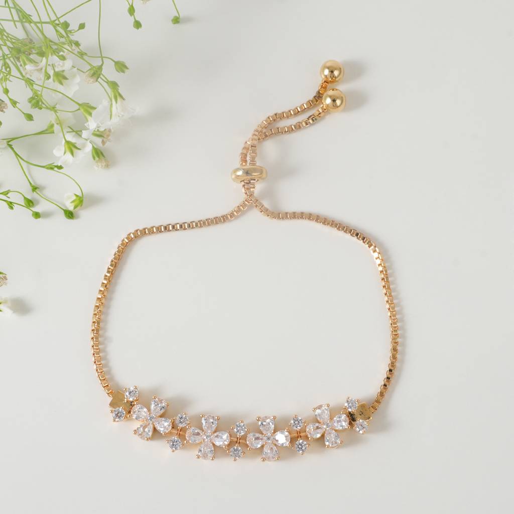 Cute Elegant Floral Cz Diamond Bracelet For Women : SJ083