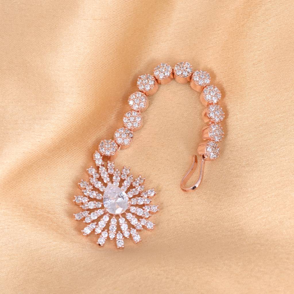 Drop-Shaped Diamond Maang Tikka Handcrafted And Stylish For Women & Girls : SJMT1159