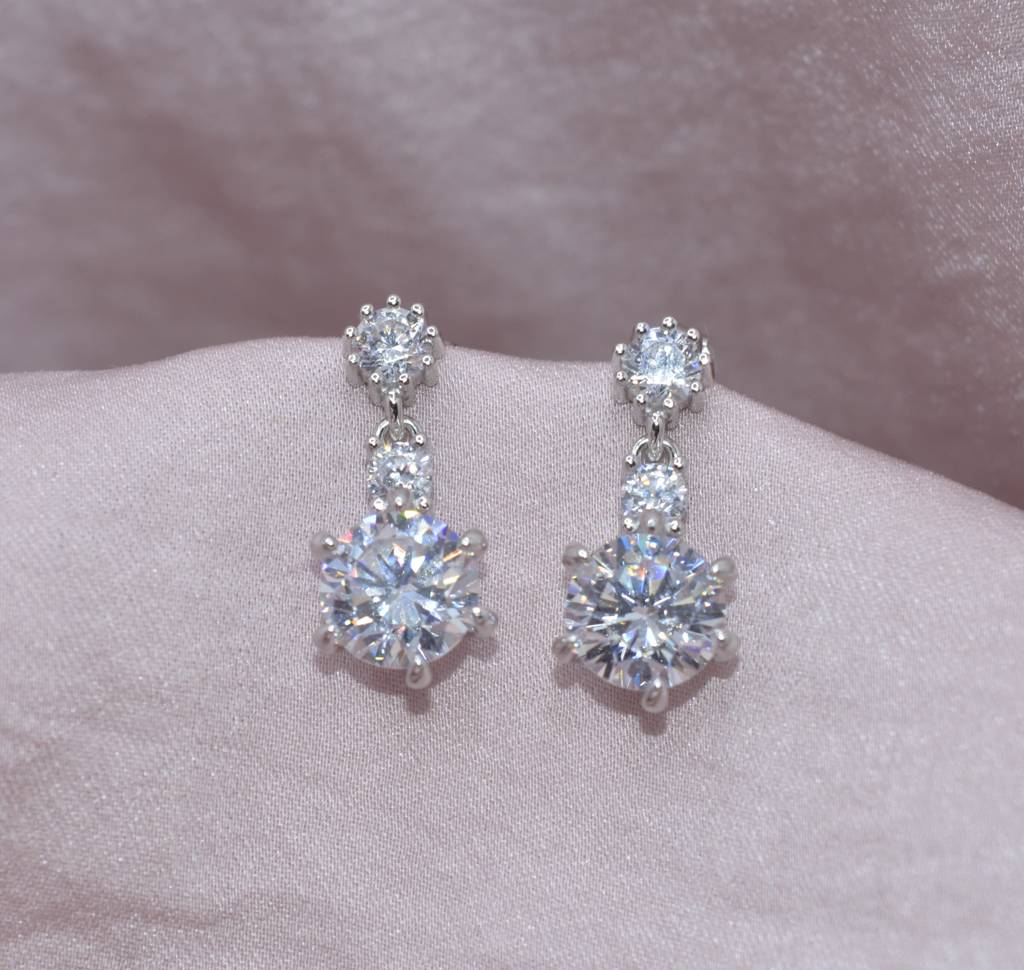 Threefold Elegance Earrings : 1162