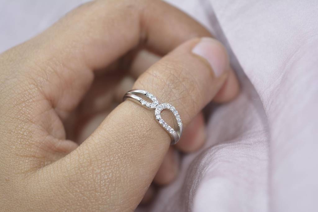 Curves Of Elegance Ring: 925 Silver : 1166